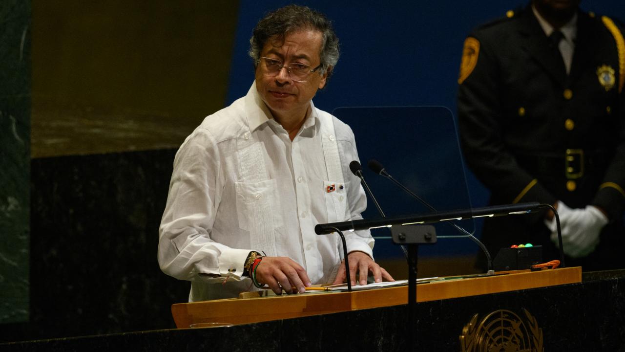 Kolombiya Cumhurbaşkanı Petro: Şu anda Caracas bombalanıyor