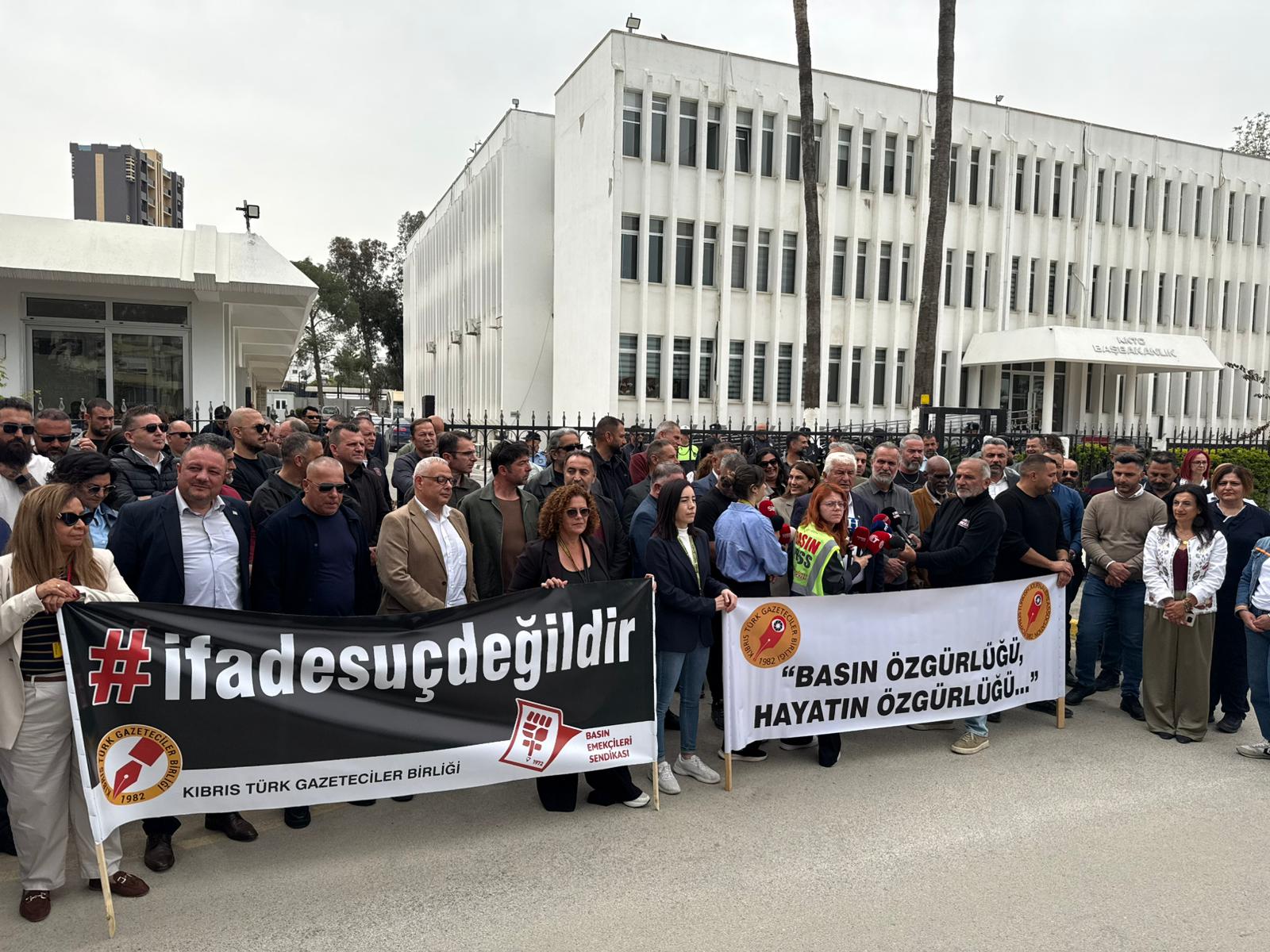 Gazeteciler de sendikalarla eylemde:  Siber saldırılar protesto edildi