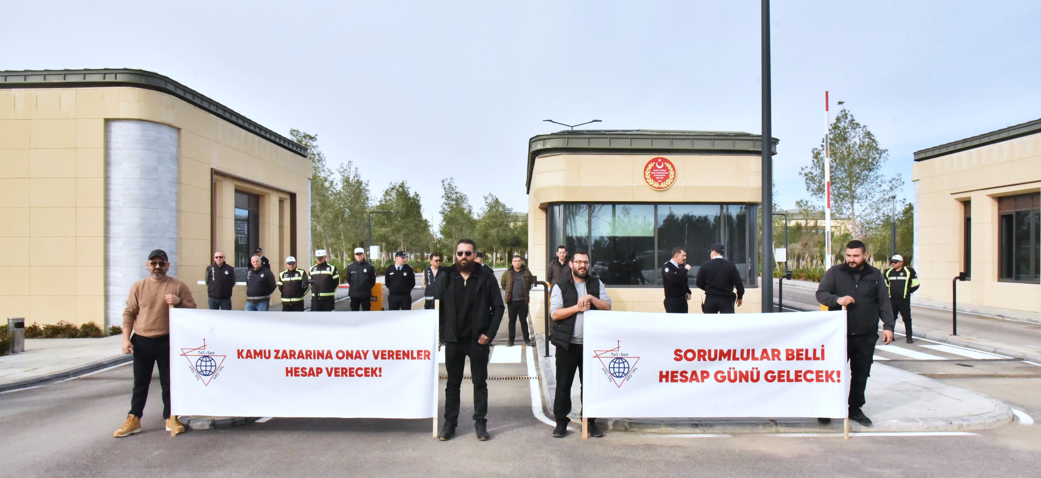 Sendikalar, Meclis önünde: 25 yıllık fiberoptik protokolü tutsaklık mahkûmiyetidir