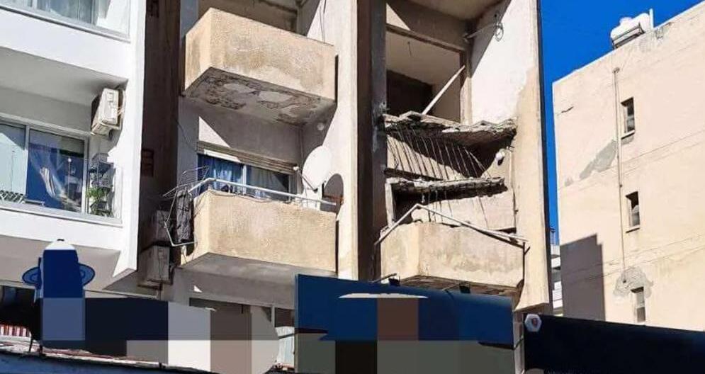Limasol'da bir dairenin balkonu çöktü