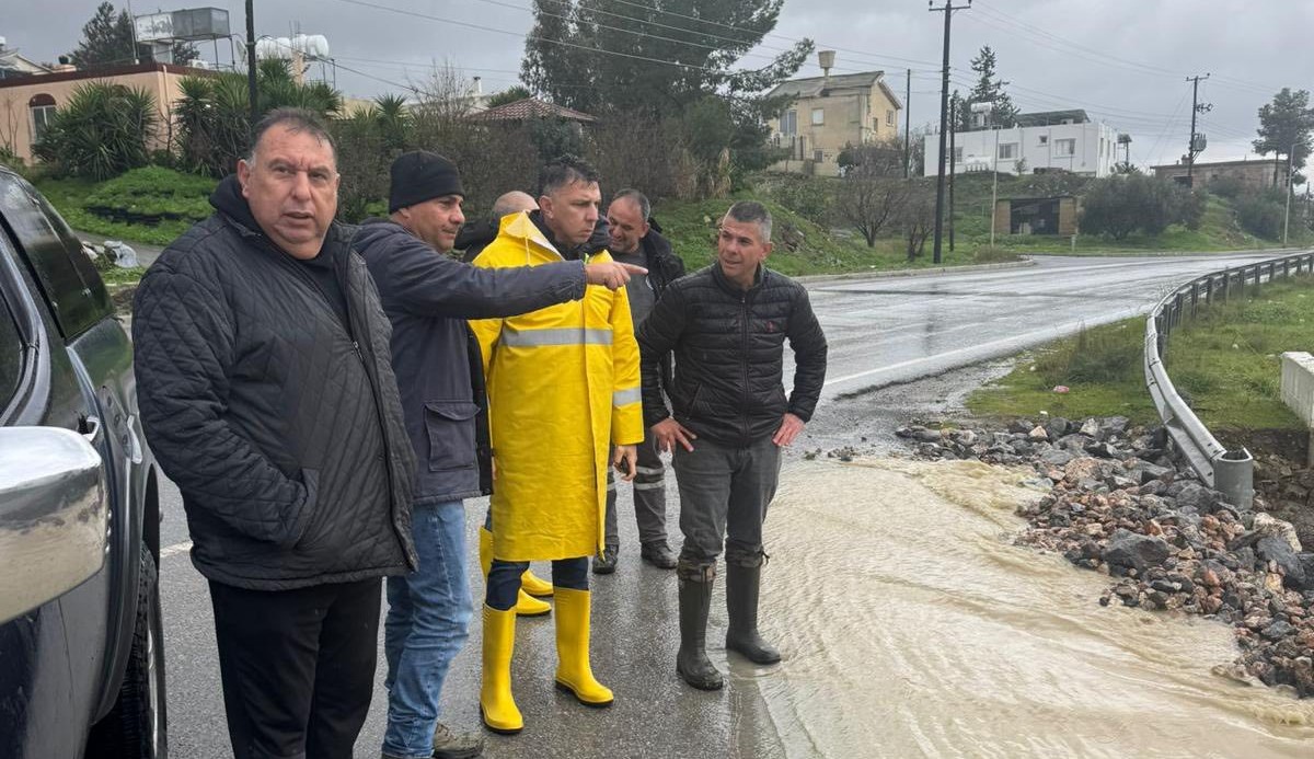 Amcaoğlu’ndan yoğun yağış uyarısı: Bazı yollar trafiğe kapatıldı