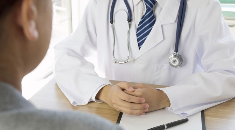 Türkiye’de "kadın sünneti"  ilanı yayımlayan doktor tepki çekti