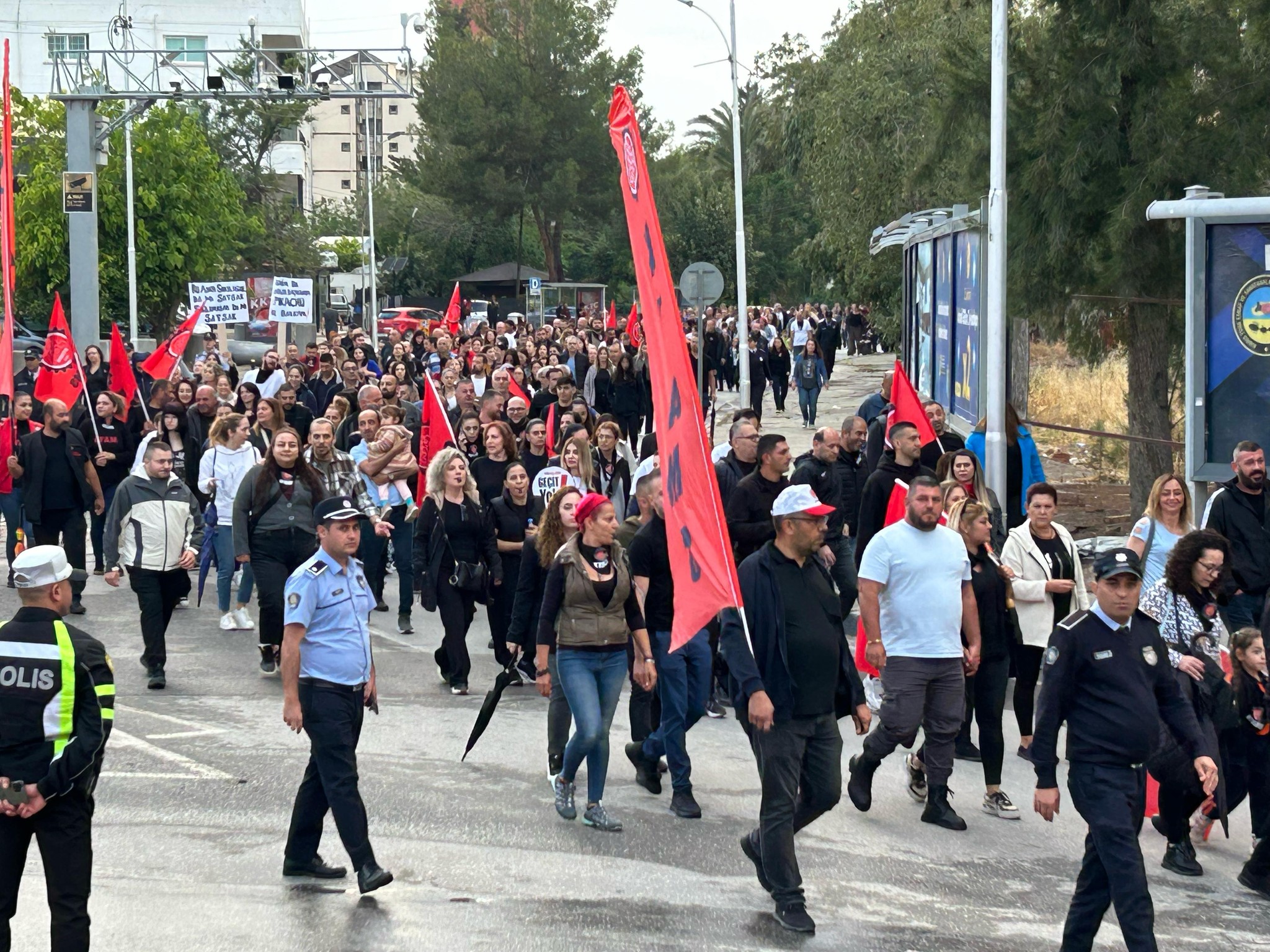 Sendikalar yarın “Yolsuzluğa, yoksulluğa ve yok oluşa hayır” sloganıyla yürüyor