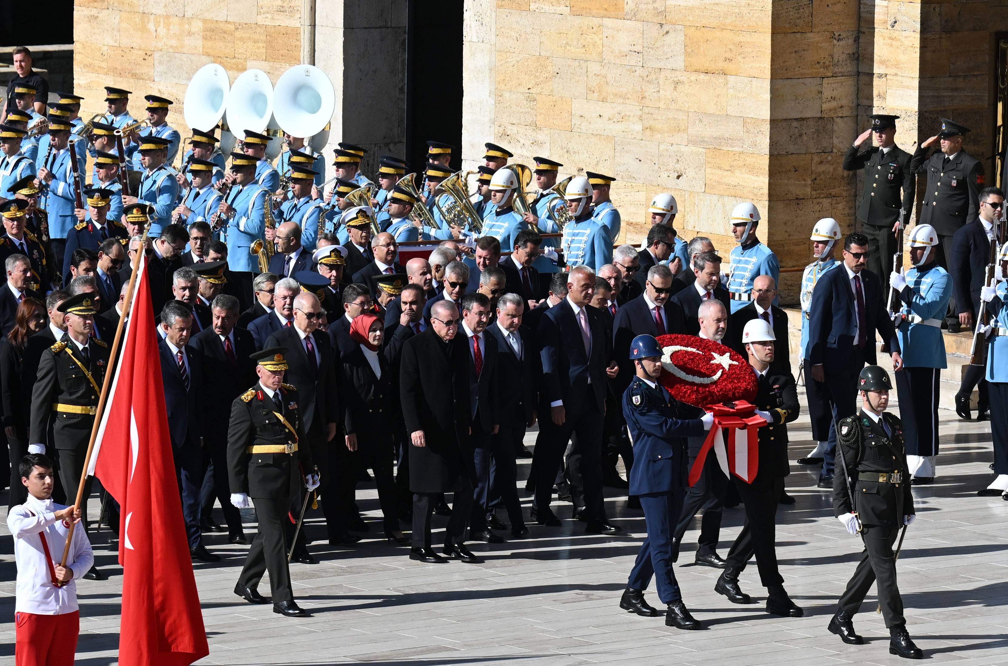 Erdoğan başkanlığındaki devlet erkanı Anıtkabir'i ziyaret etti