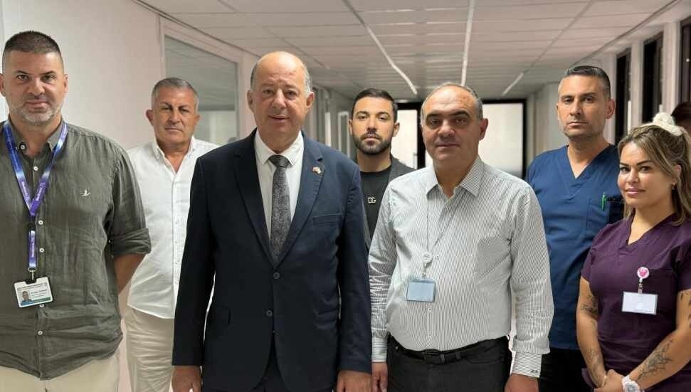 Sağlık Bakanı Dinçyürek yenilenen cerrahi servisi inceledi