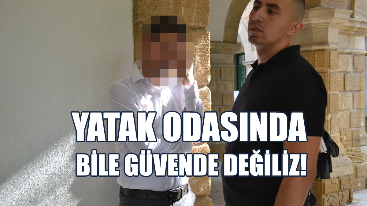 Telefonu Sarkıttı, Soyunurken Kayda Aldı