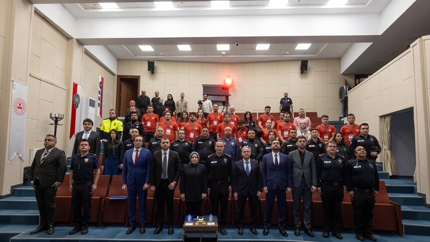 KKTC’den gazeteciler, Ankara’da düzenlenen savaş muhabirliği eğitimine katılıyor