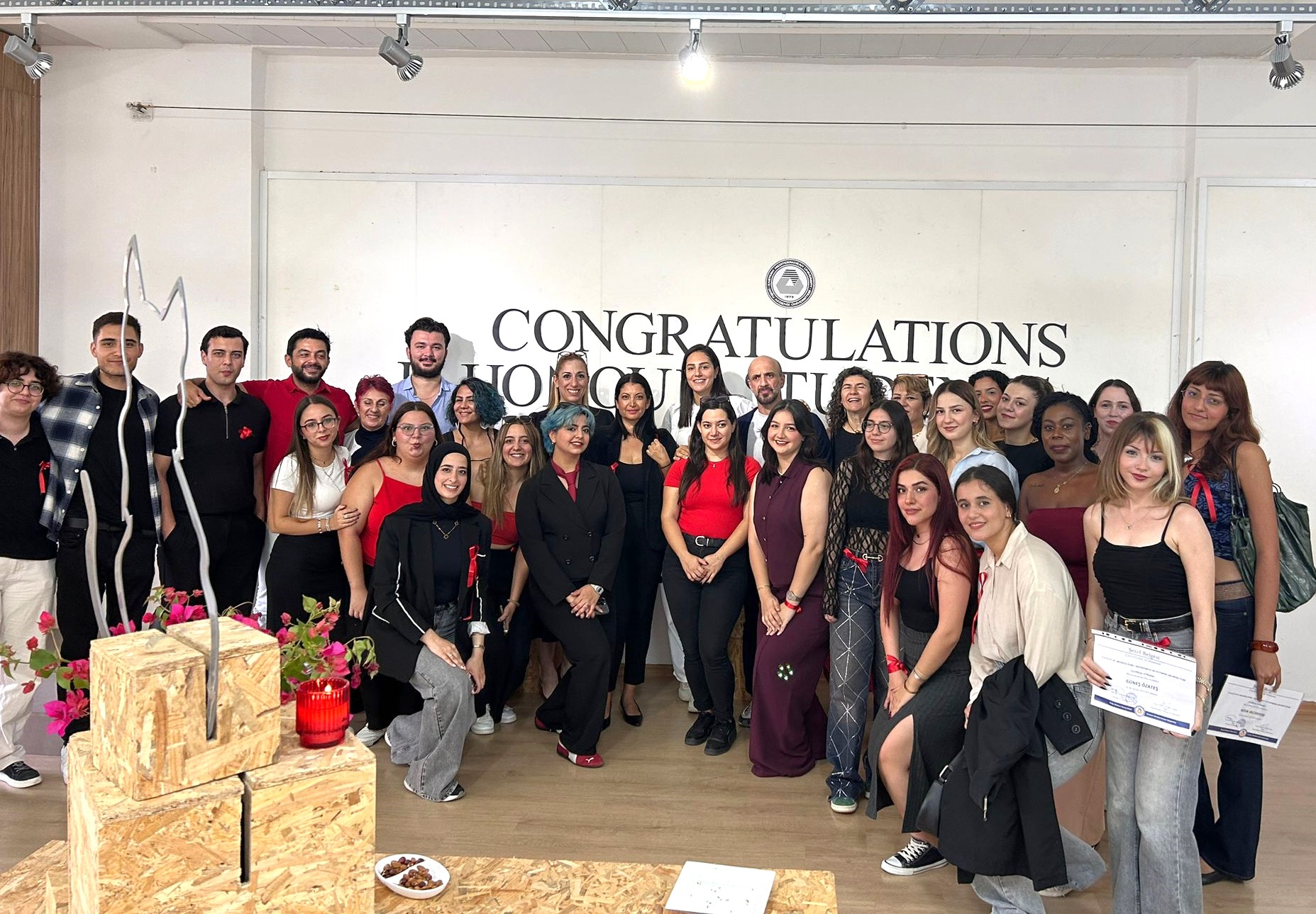 DAÜ’de üstün başarı gösteren öğrencilere sertifika verildi