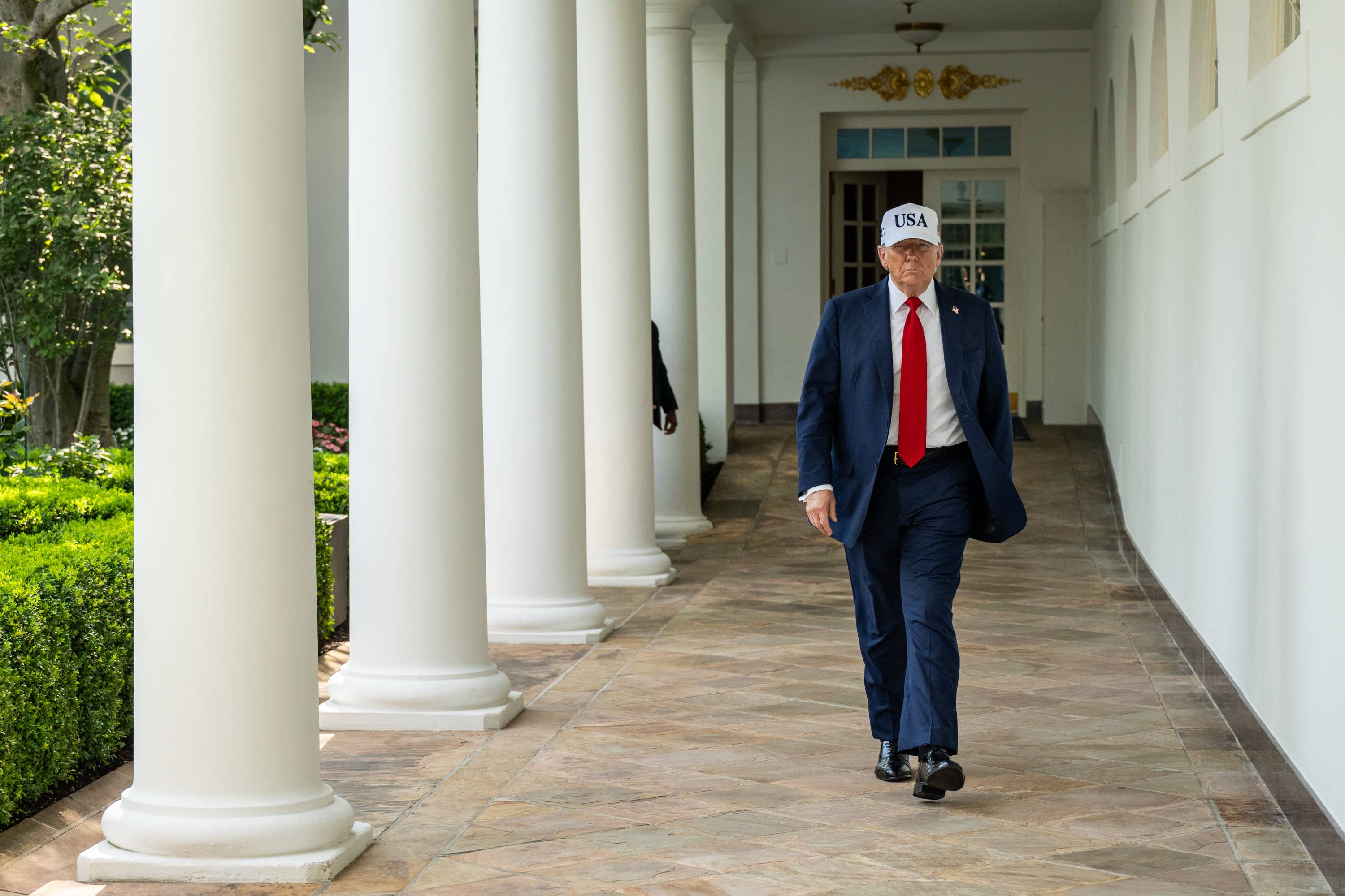 Trump: Putin bize bir sürü saçma şey söylüyor