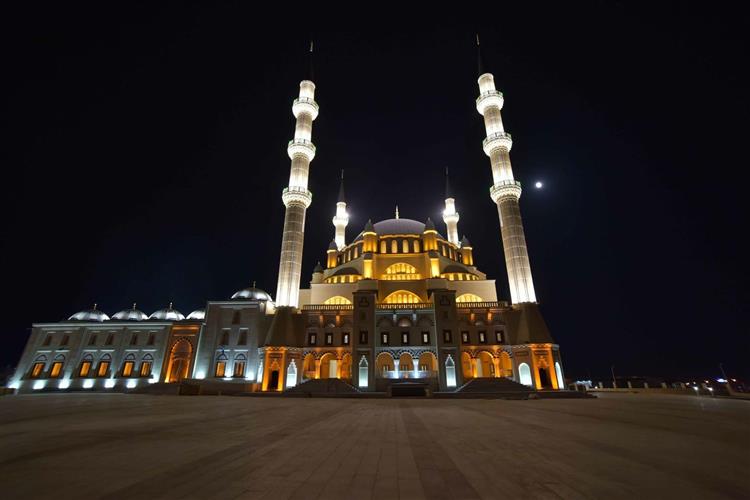 Üç aylar yarın başlıyor