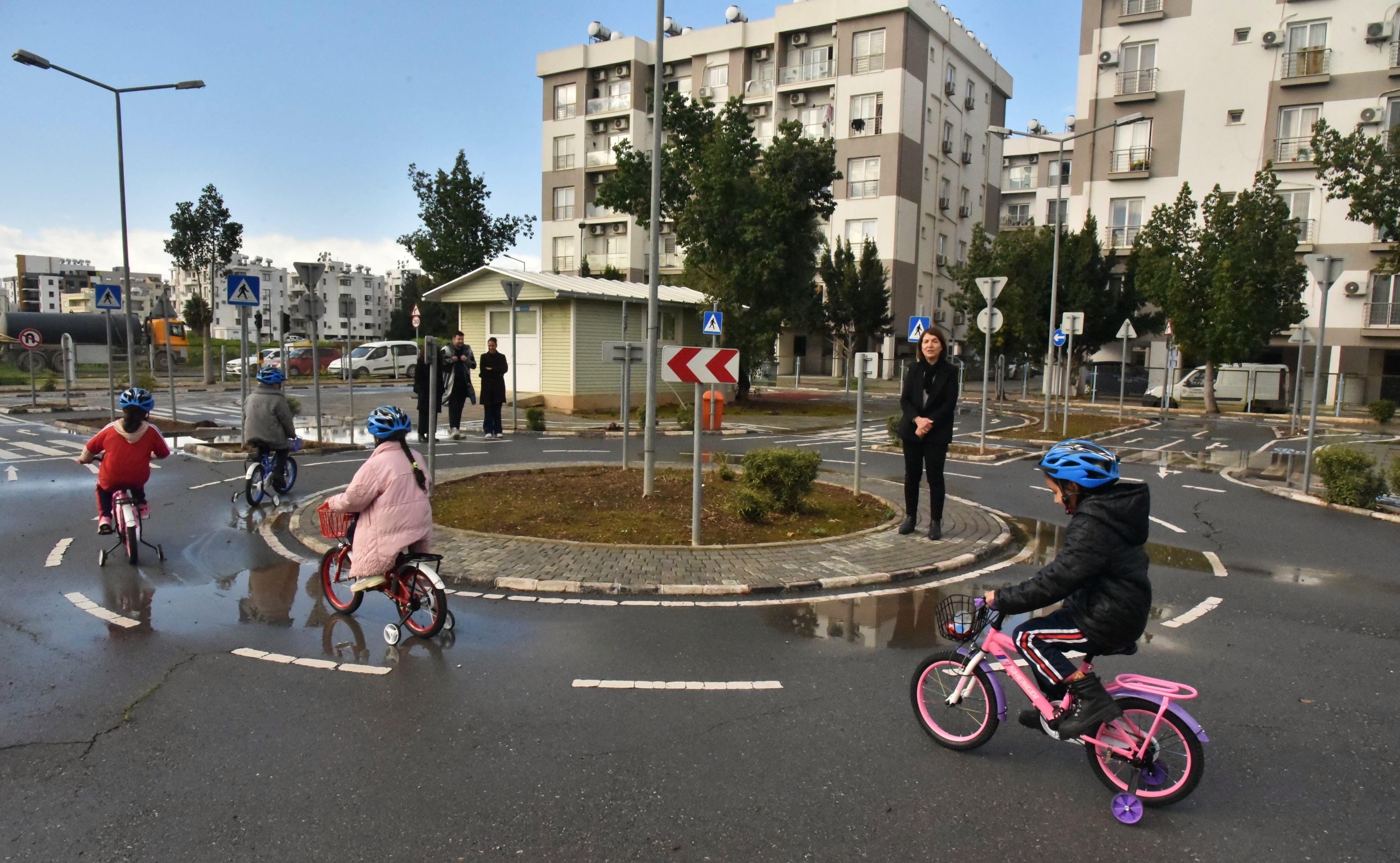 İlkokul öğrencilerine yönelik trafik eğitimleri yeniden başladı...