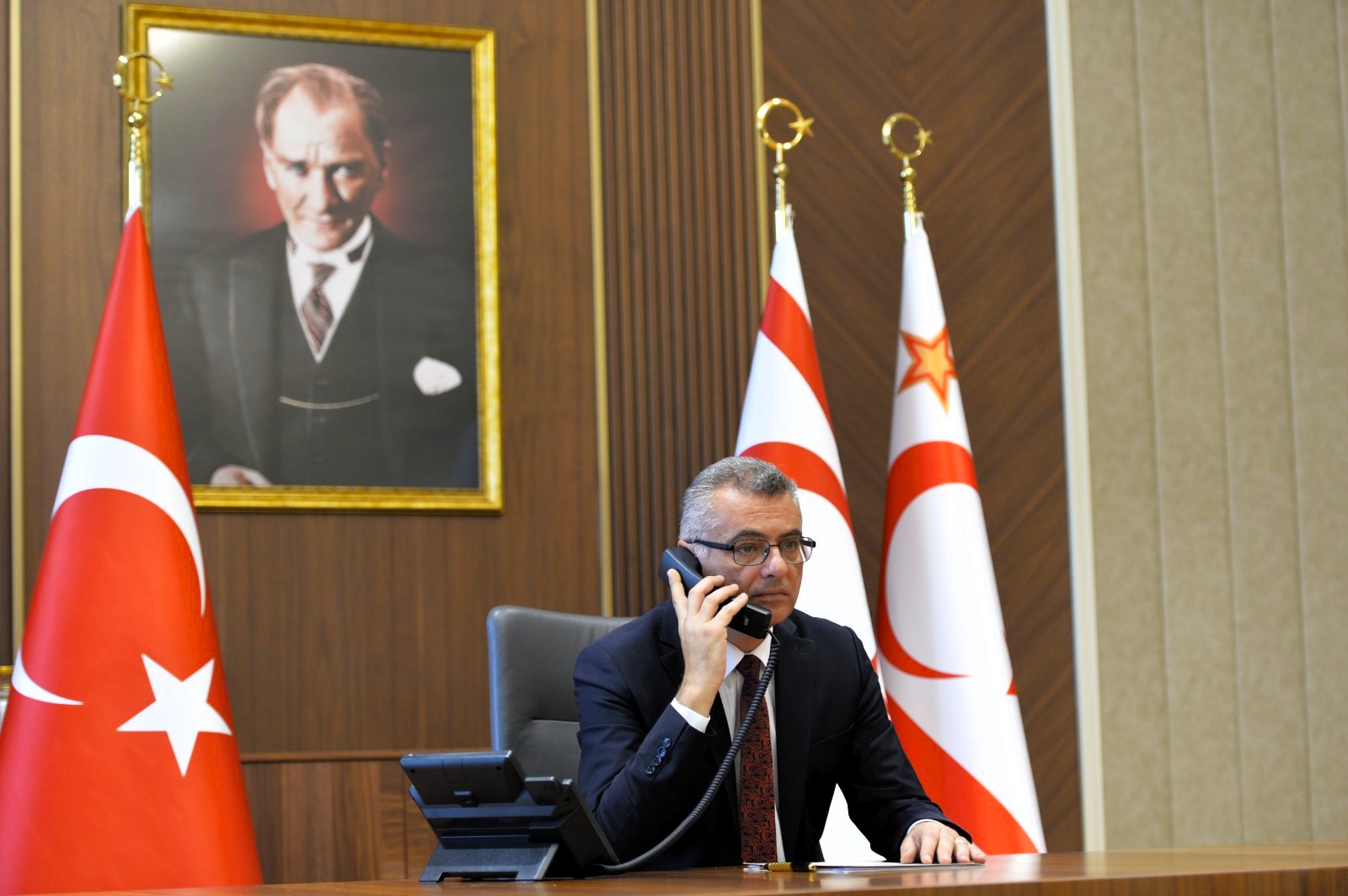 Erhürman’dan DİSİ ve AKEL liderlerine tebrik telefonu