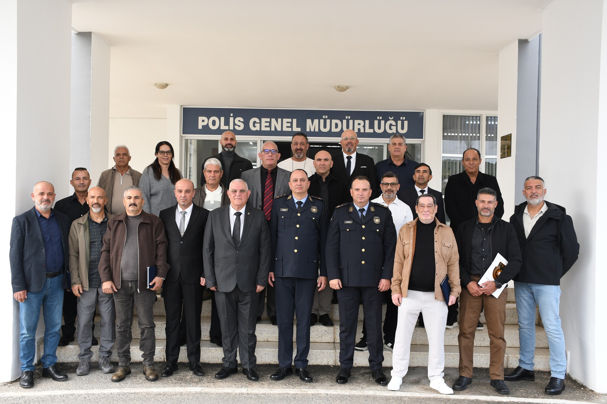 Emekliye ayrılan polis mensuplarına plaket ve hizmet belgeleri takdim edildi