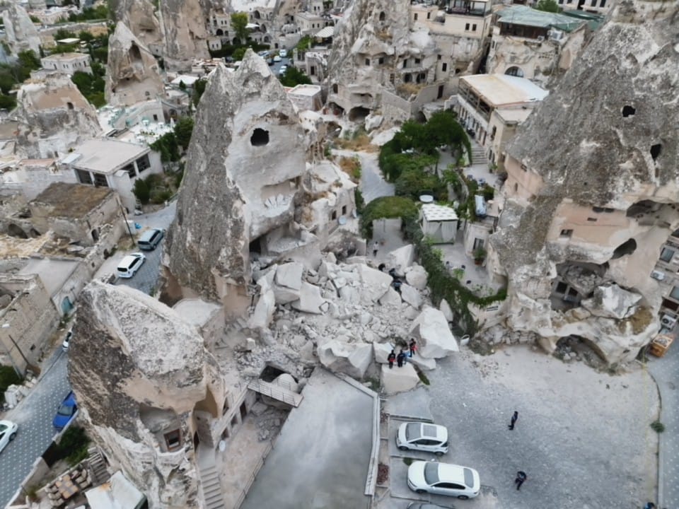 Nevşehir'de peribacasının bir bölümü çöktü