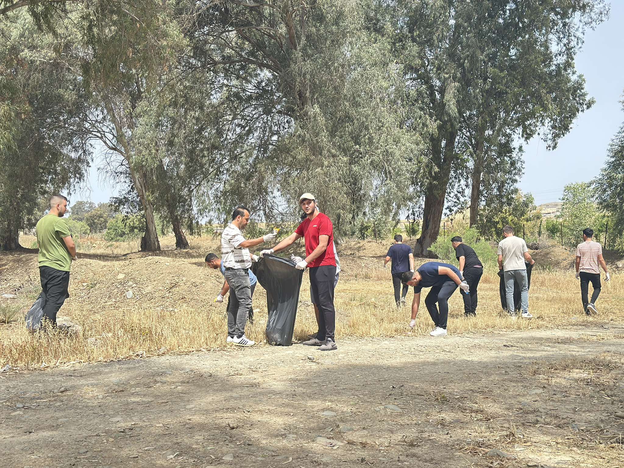 Serhatköy’de çevre temizliği ve fidan dikimi etkinliği yapıldı