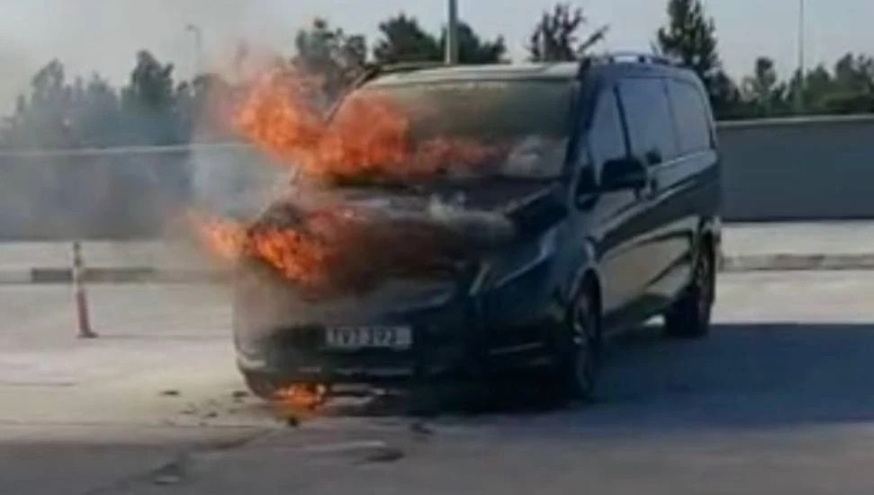 Ercan Havalimanı’nda bir araç alev aldı