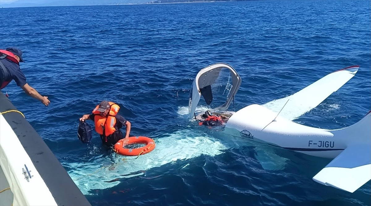 Gürcistan'dan kalkan özel uçak Rize açıklarında denize acil iniş yaptı