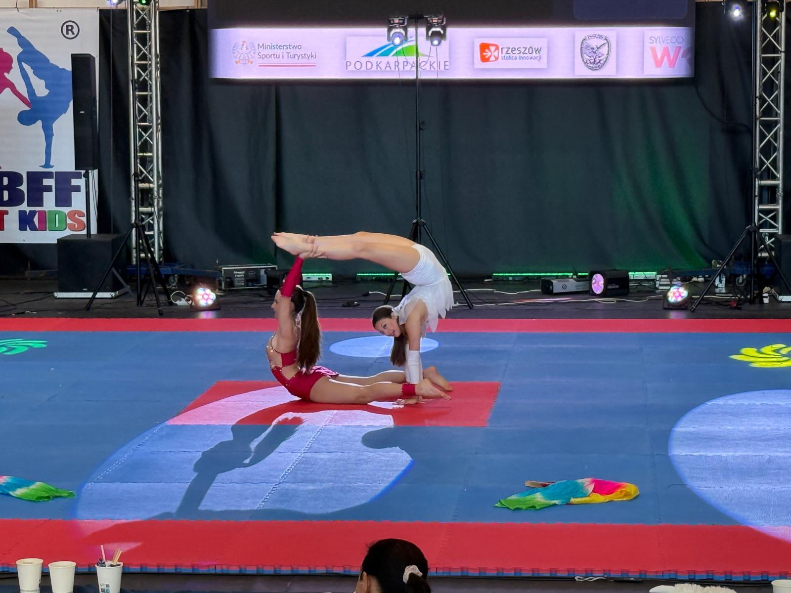 Çocuk fitnessçiler gururlandıran başarı: Polonya’dan 3 şampiyonluk kupasıyla döndüler