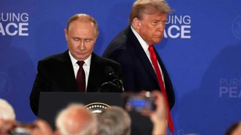 Trump ve Putin buluşmasında gizli belgeler otelde yazıcıda unutuldu