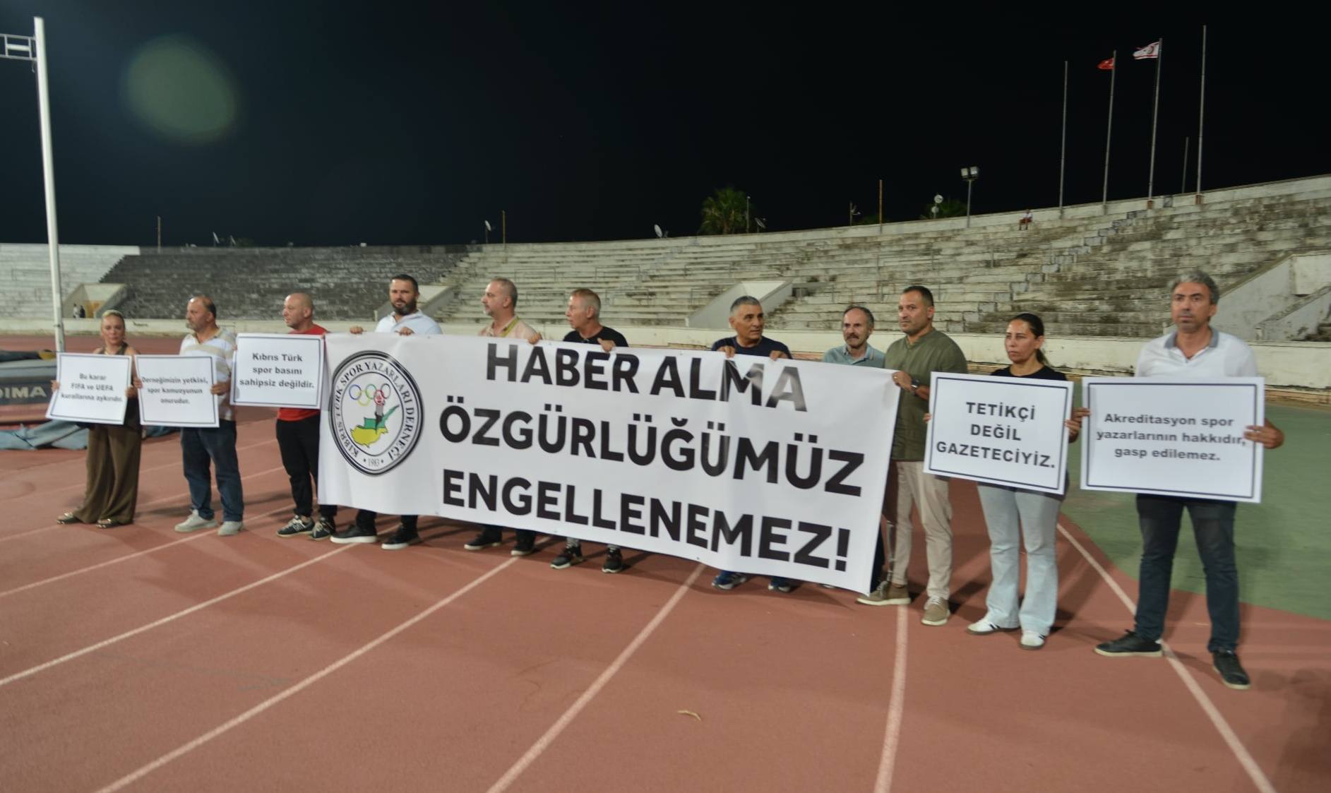 Spor yazarlarından Süper Kupa maçında eylem