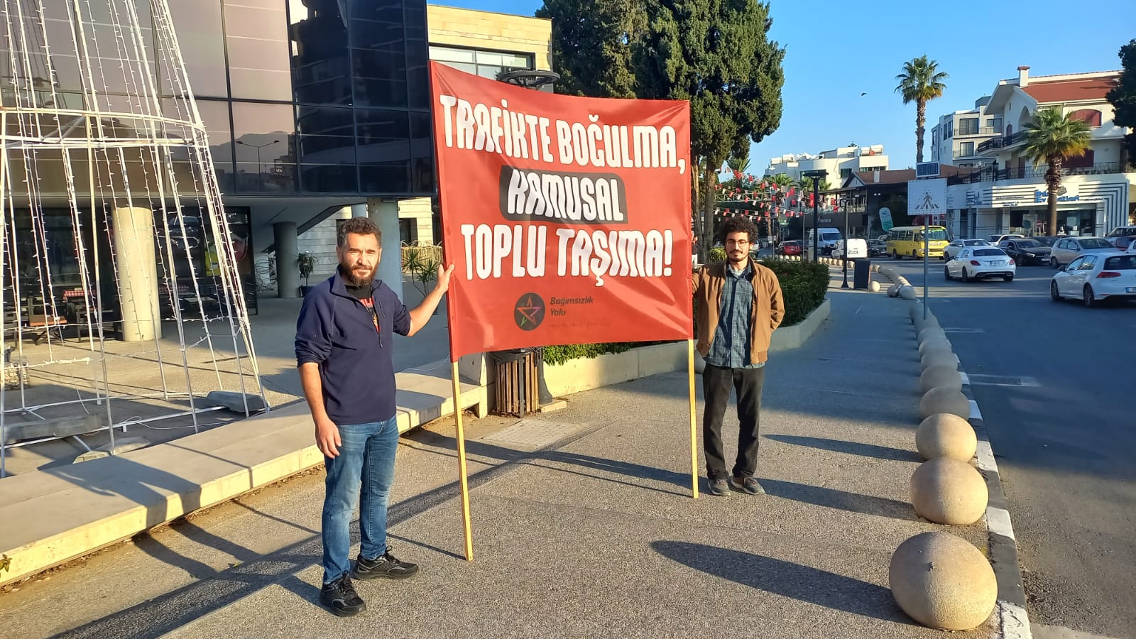 Bağımsızlık Yolu kamusal toplu taşıma talebiyle Girne’de eylem gerçekleştirdi