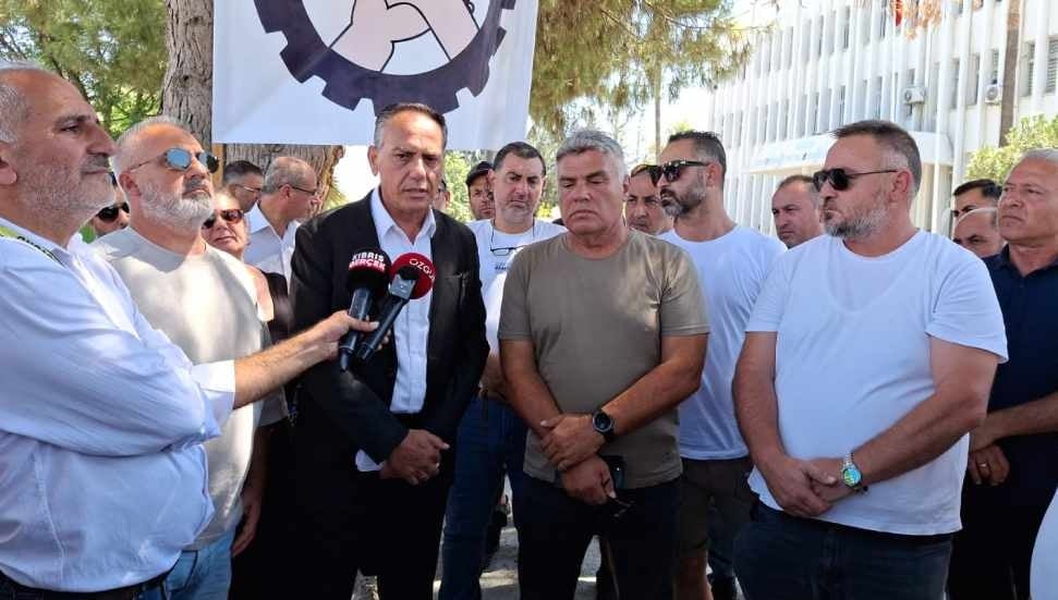 Grev sona erdi: İşten çıkarma kararları ve maaş kesintileri durduruldu