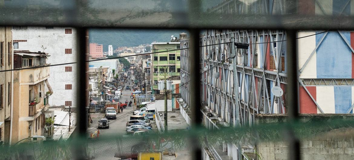 Venezuela'da başkanlık sarayı çevresinde silah sesleri duyuldu