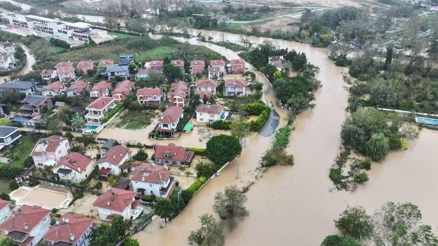 İstanbul Valisi: Selde 3 bin ev ve iş yeri zarar gördü