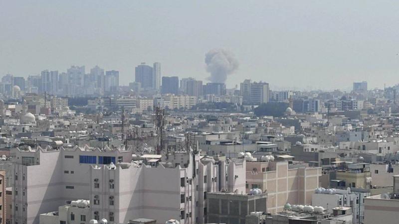 İran Bahreyn'deki ABD üssünü vurdu