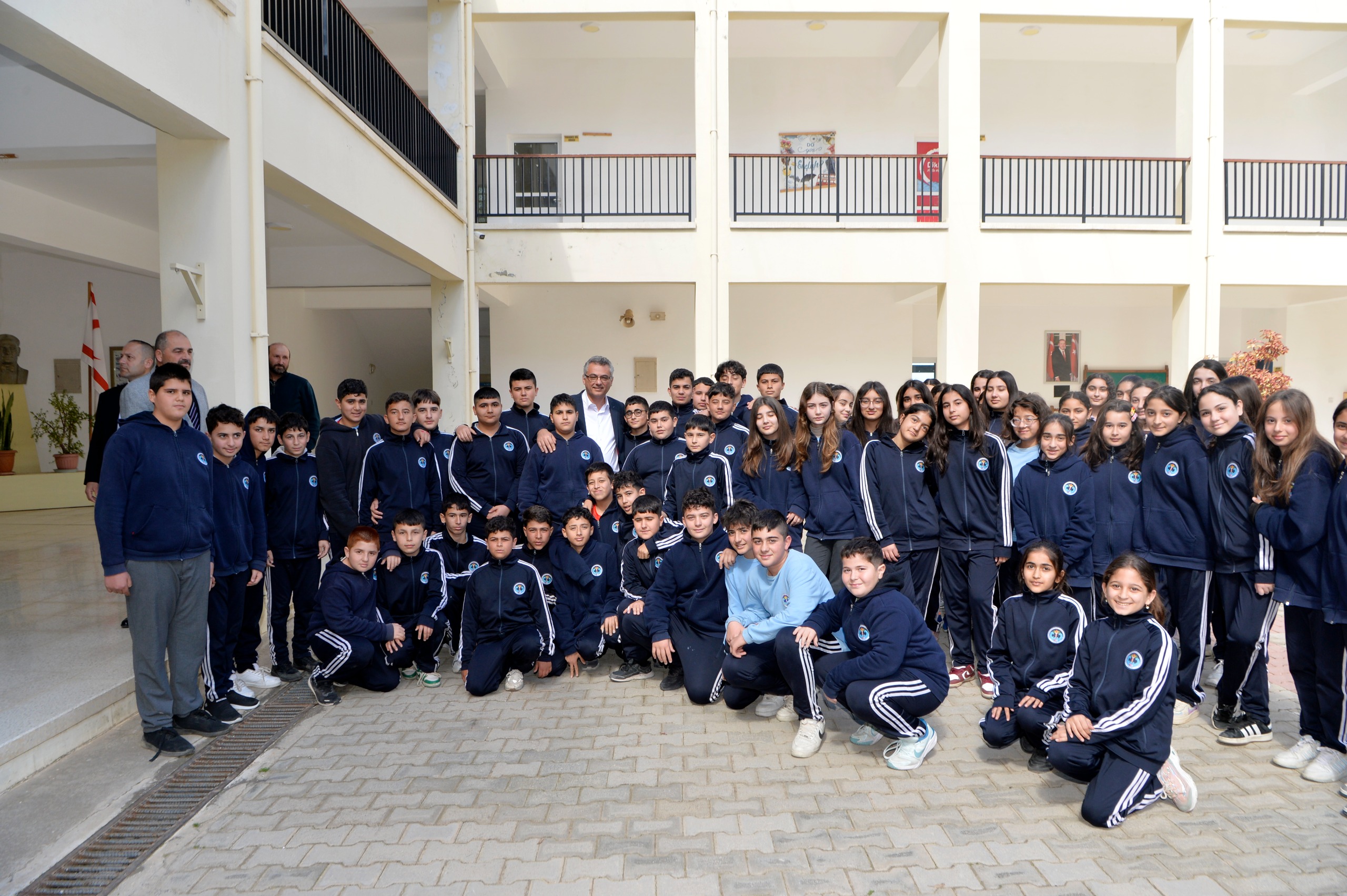 Erhürman, Dipkarpaz'daki okulları ziyaret etti