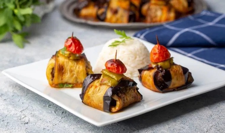Köfte ve patlıcanın enfes birleşimi: İslim kebabı tarifi