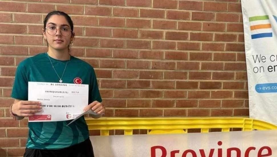 Nehir Deniz’den Belçika’da badmintonda çifte zafer