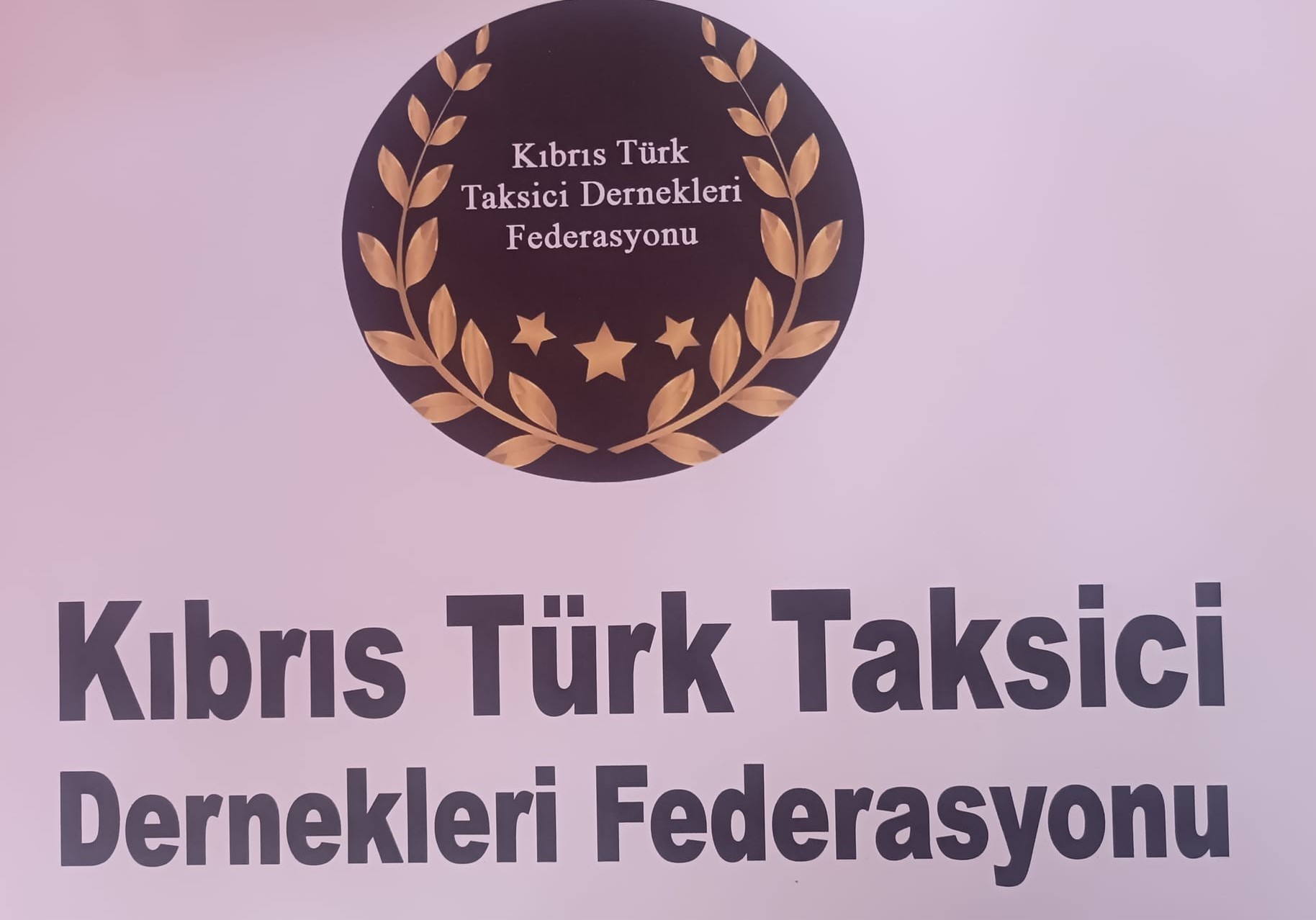 Kıbrıs Türk Taksici Dernekleri Federasyonu yapılan akaryakıt zammını eleştirdi