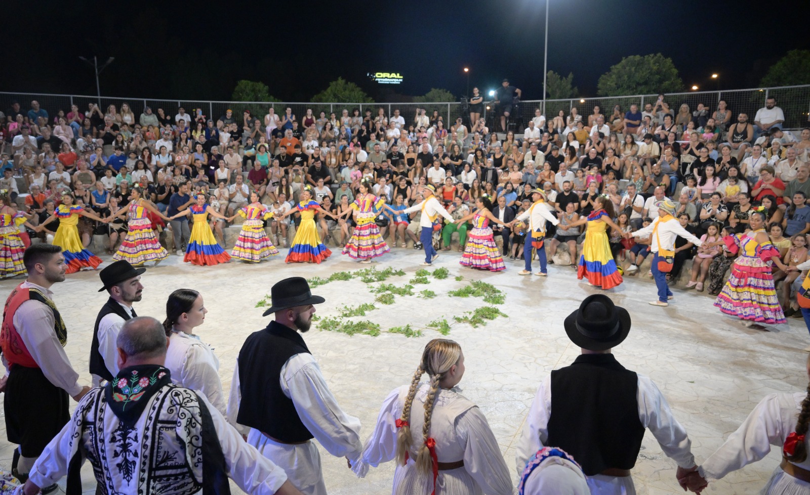 15. Uluslararası Lefkoşa Halk Dansları Festivali başladı