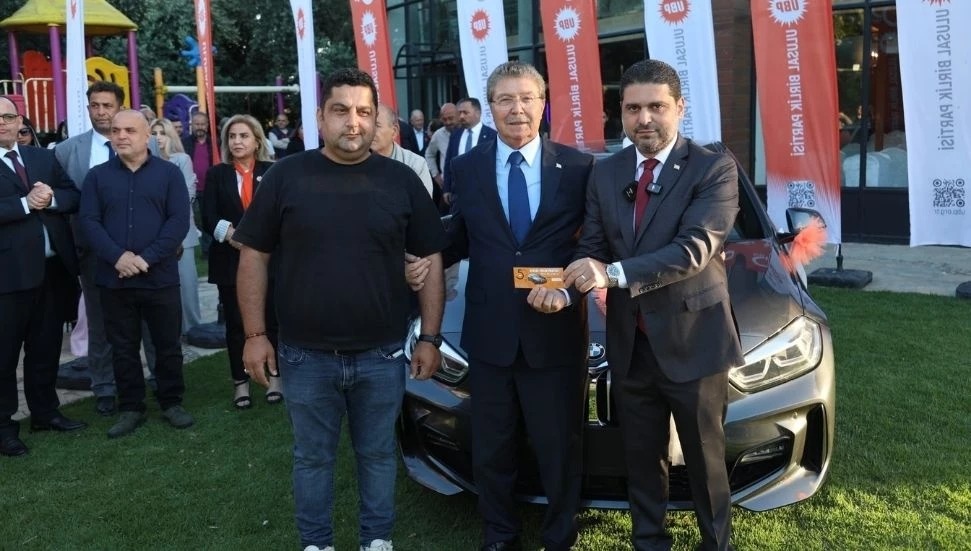 UBP piyangosunda kazanılan BMW talihlisine teslim edildi