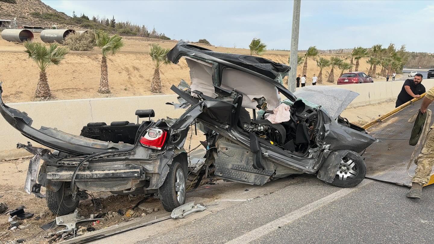 Trafik levhasına çarpan 19 yaşındaki sürücü ağır yaralandı