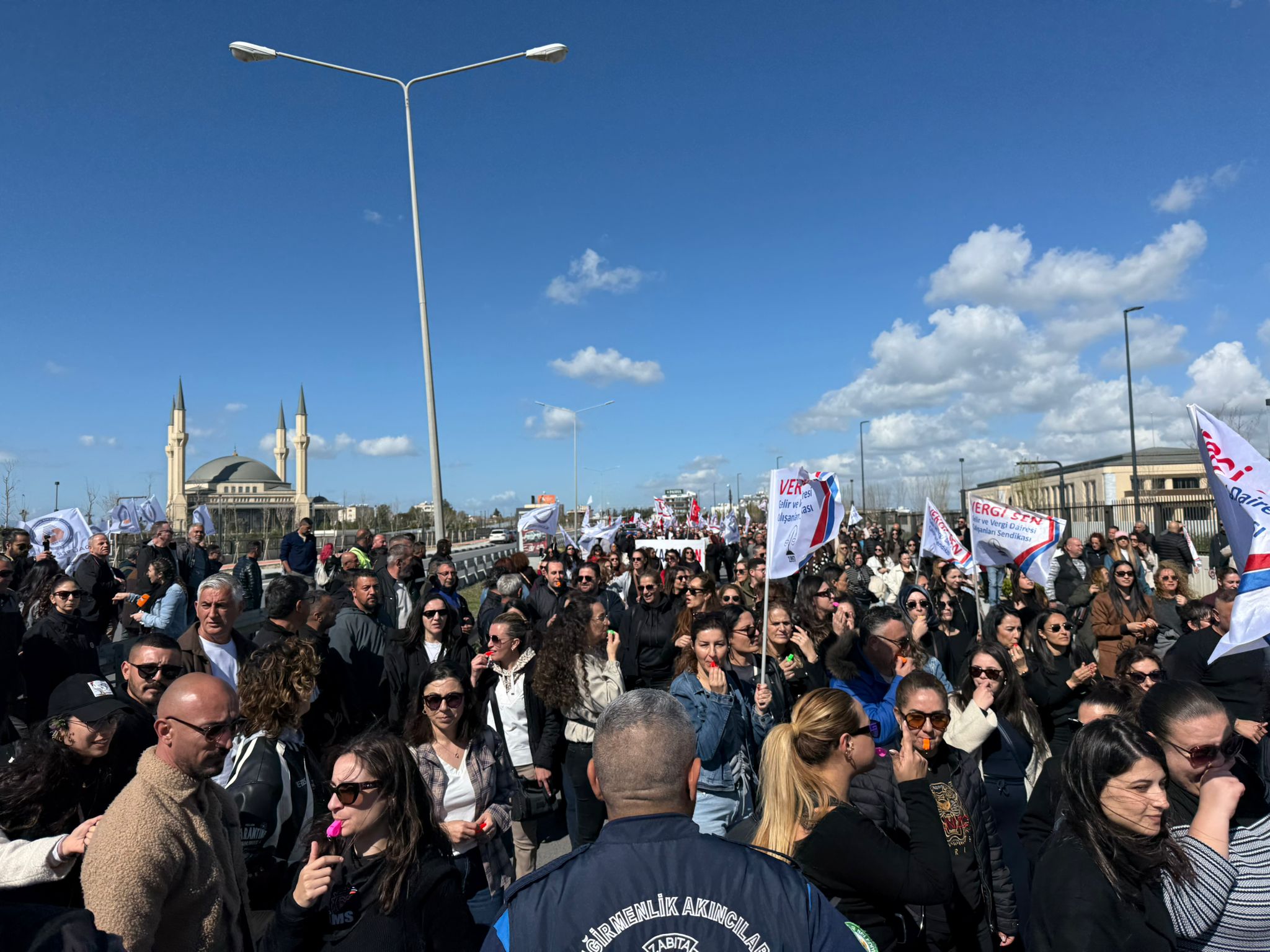 Sendika başkanları Meclis’te hükümetle görüştü, görüşmeden sonuç çıkmadı
