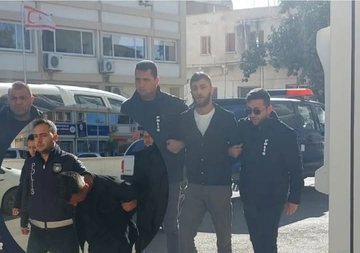 Market hırsızlarından akıl almaz firar: Hücre demirlerini söktüler, araba çalıp kaçtılar!