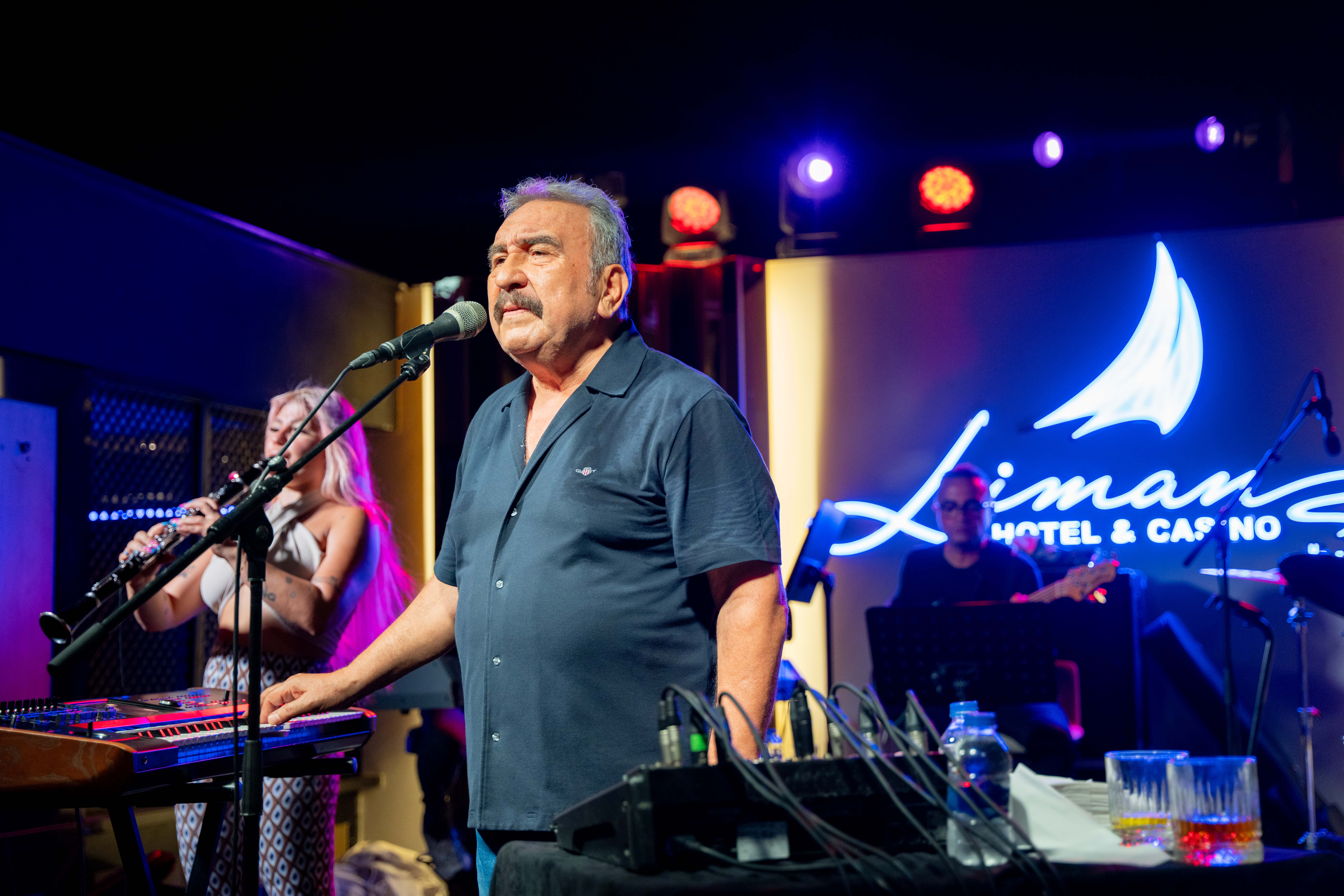 Merit Liman Otelde Ümit Besen & Pamela sahne aldı