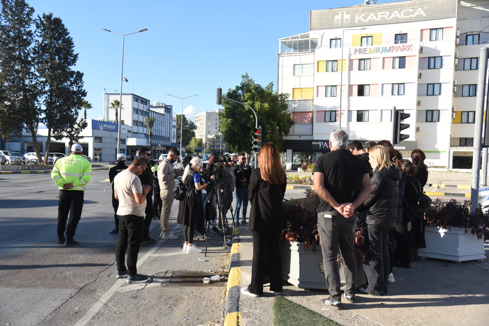 KTOEÖS, Başbakanlık ışıklarında eylem yaptı