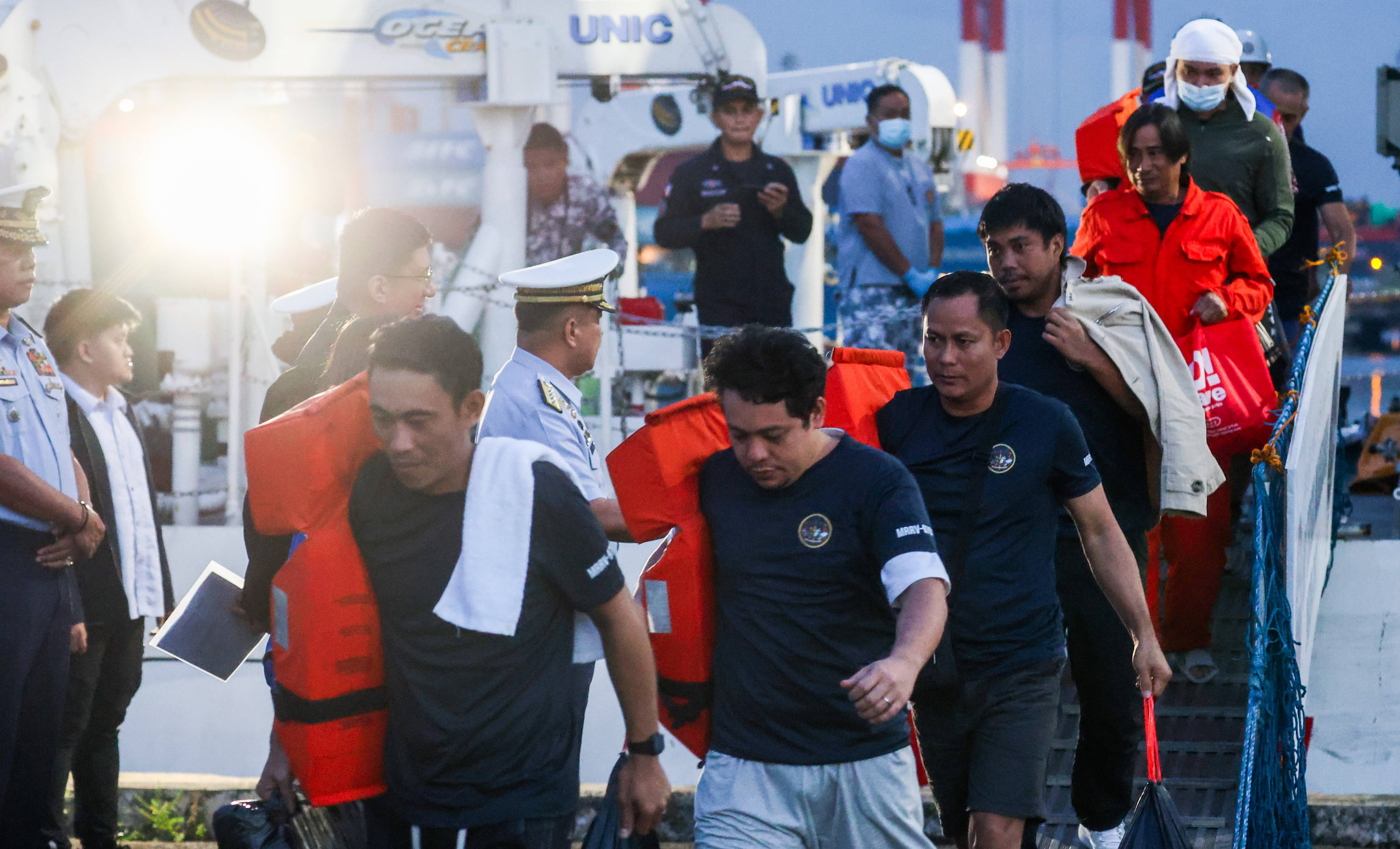 Filipinler'de 359 kişiyi taşıyan feribot battı