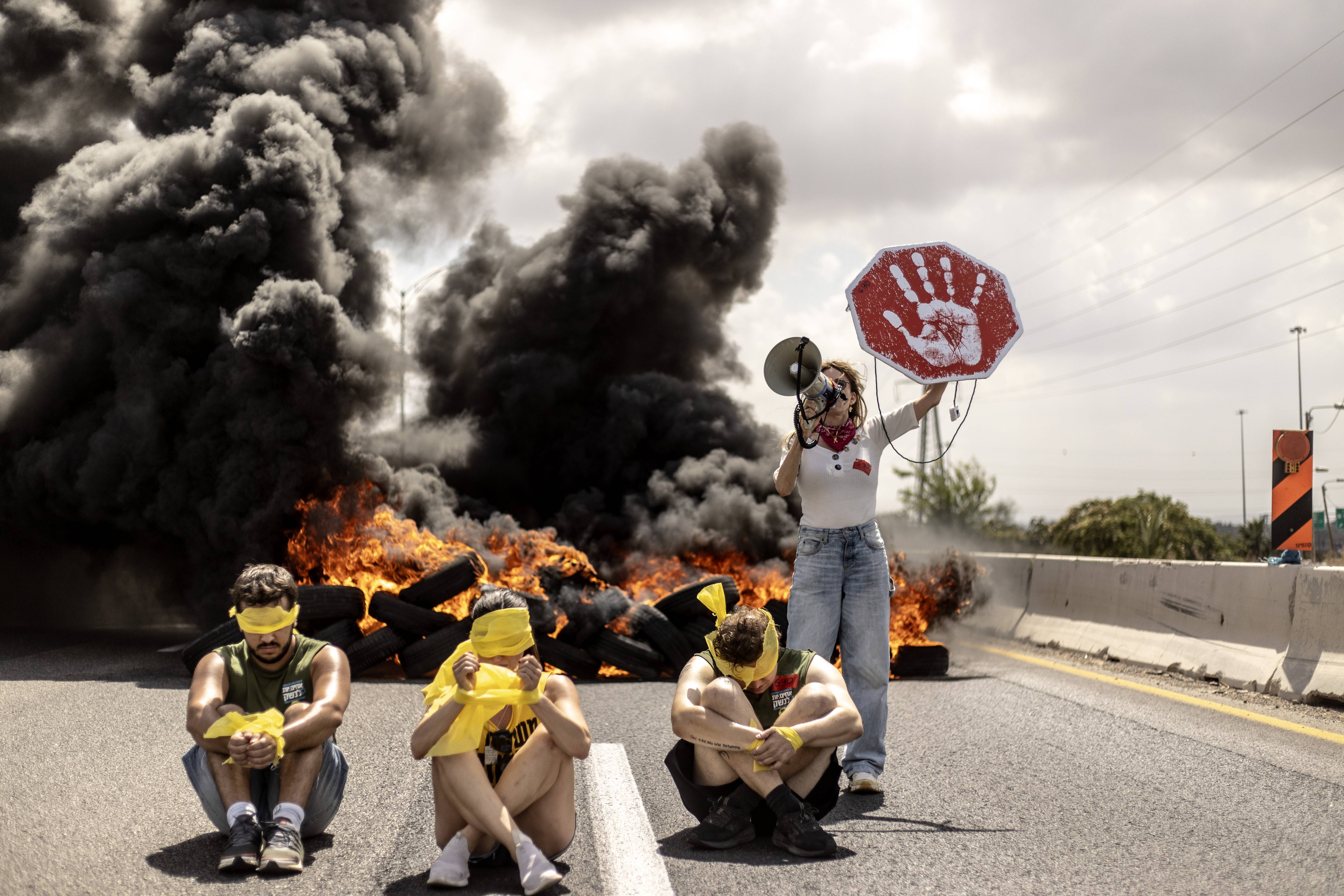 İsrailli protestocular, Gazze’de ateşkes talebiyle sokaklarda