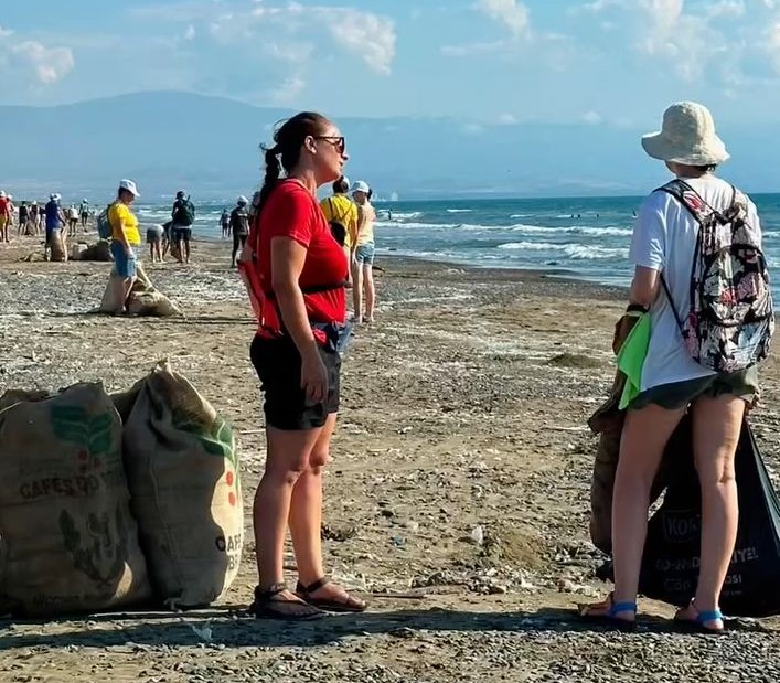 Sadece 500 metrede 1 tondan fazla plastik atık toplandı