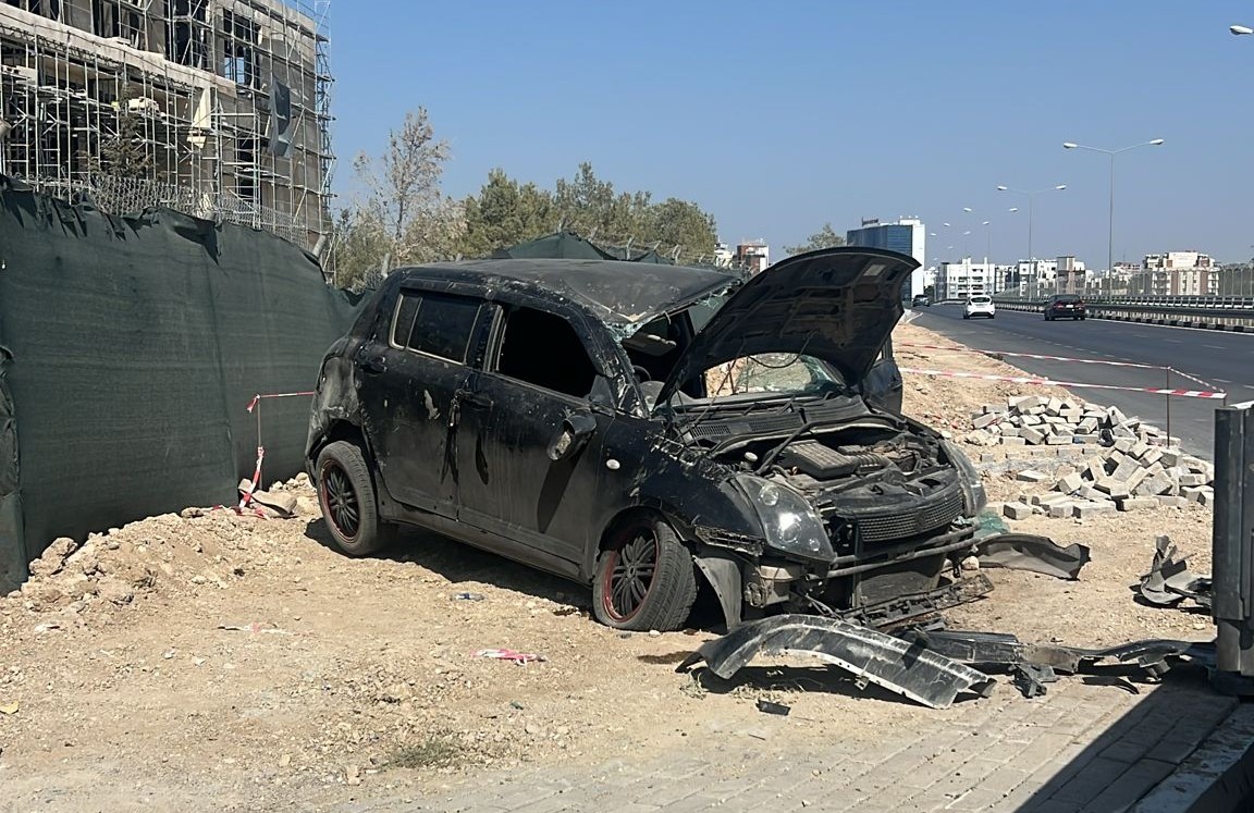 Lefkoşa'da trafik kazası: Araç takla attı