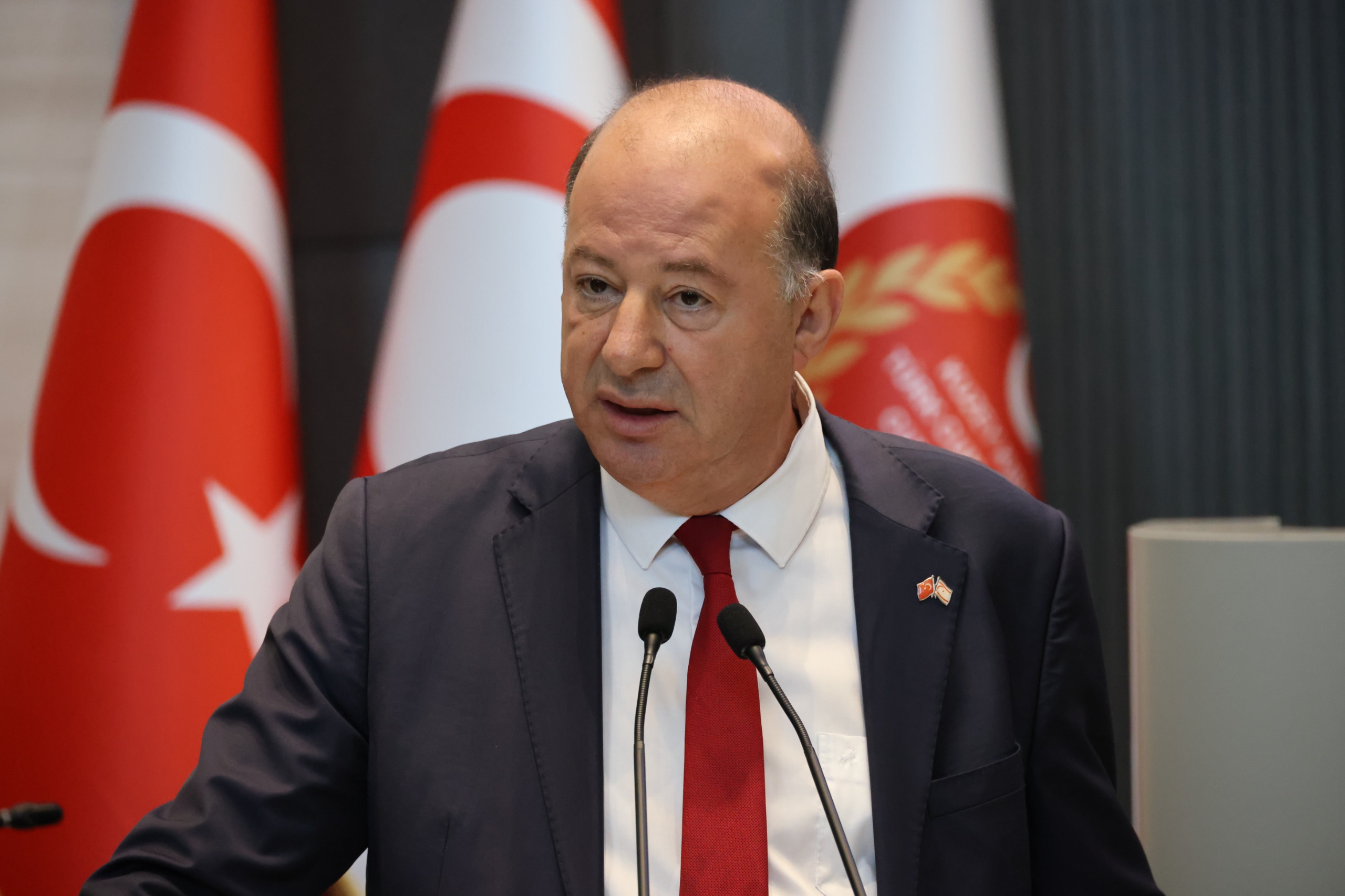 Dinçyürek: İlaca erişimimizi engellemeye çalışan bir zihniyetle karşı karşıyayız
