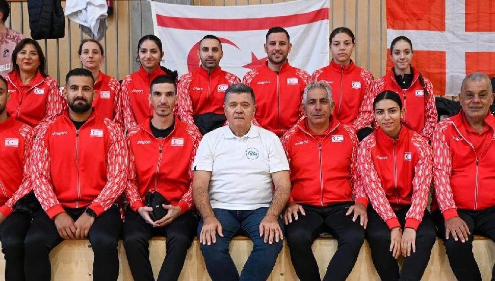 Üstel’den Futbol Tenisi Milli Takımı’na tebrik: Kadın sporcularımız gurur kaynağımız oldu
