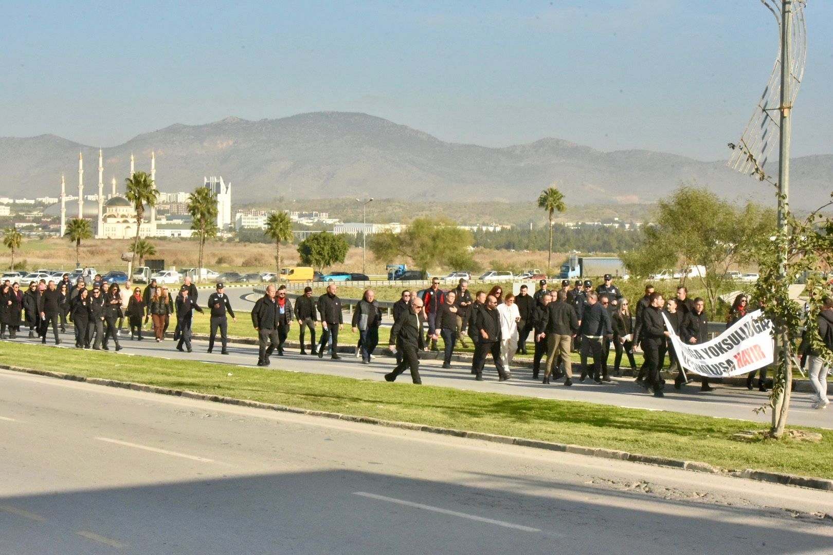 Kamuda yetkili beş sendika, 24 Şubat Salı günü Başbakanlığa yürüyüş düzenleyecek