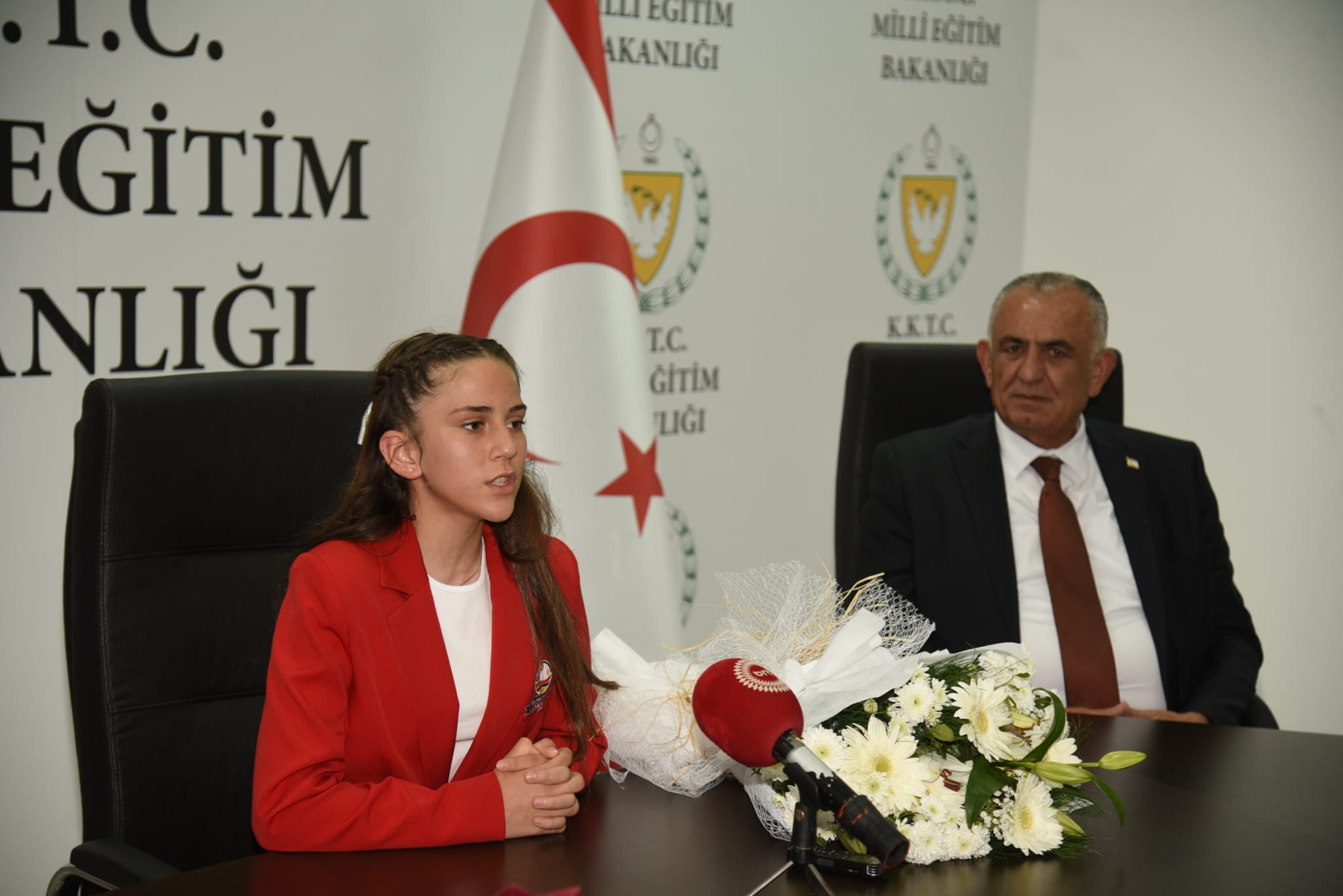 Çavuşoğlu Bakanlık koltuğunu Arin Şahlan’a devretti