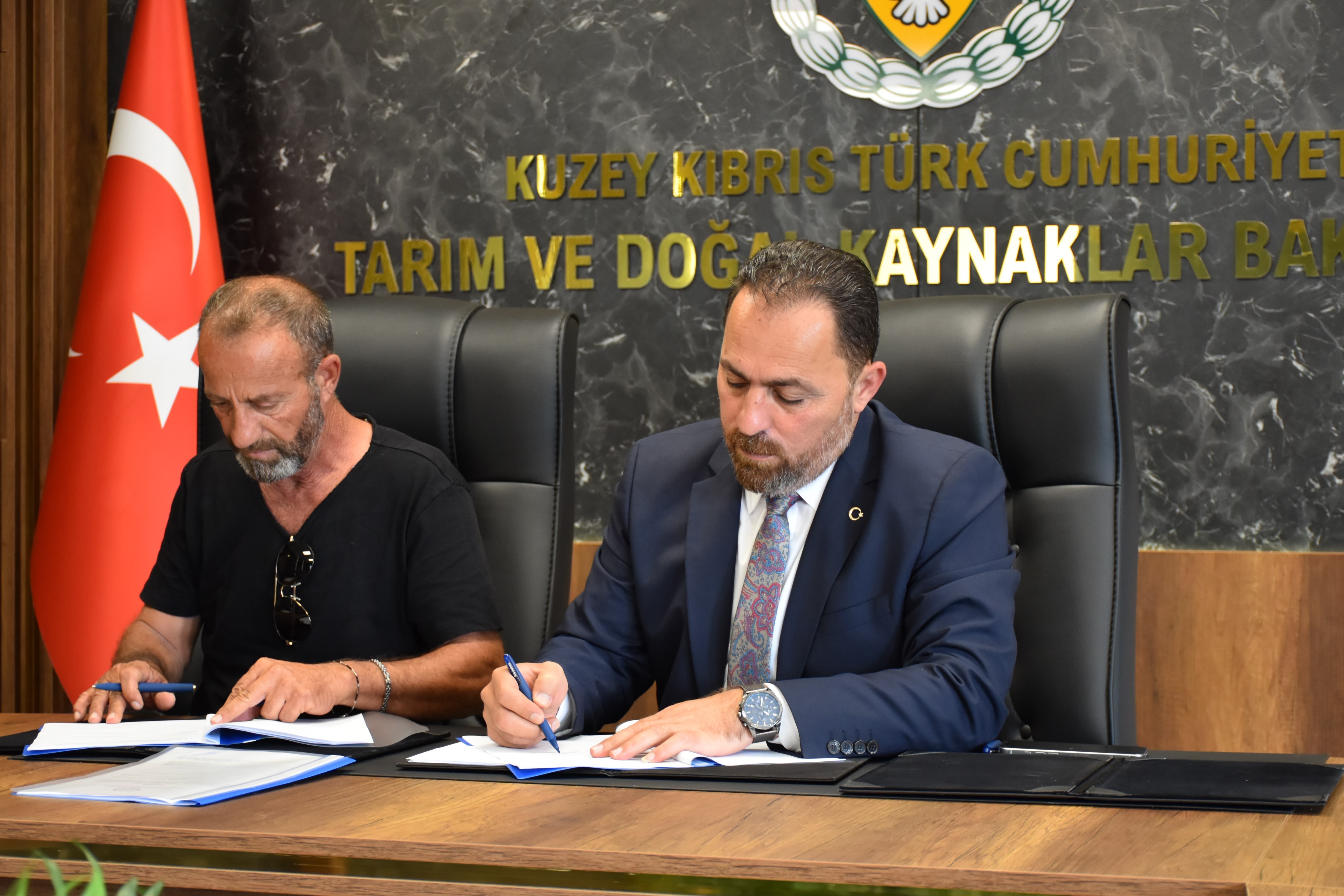 Çavuş, balıkçı barınaklarının işletilmesine ilişkin protokole imza attı