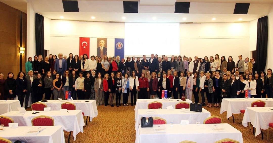 HÜR-İŞ, TÜRK-İŞ’in Kadına Yönelik Şiddetle Mücadele Semineri’ne katıldı